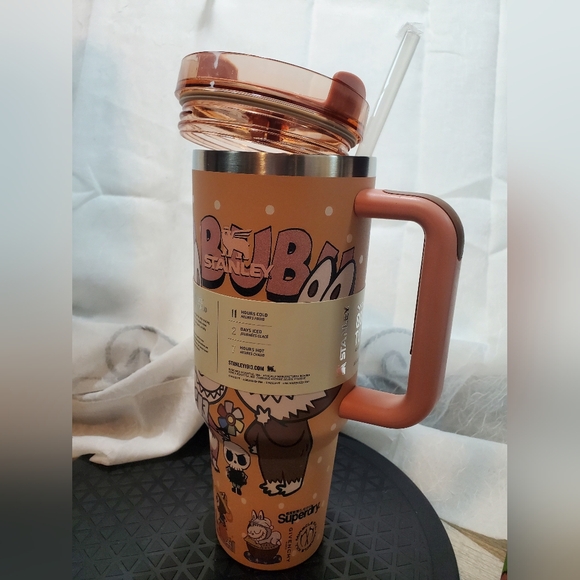 Stanley Limited Edition Labubu Quencher H2.0 40oz Tumbler With 2 Labubu Figures - Picture 4 of 9